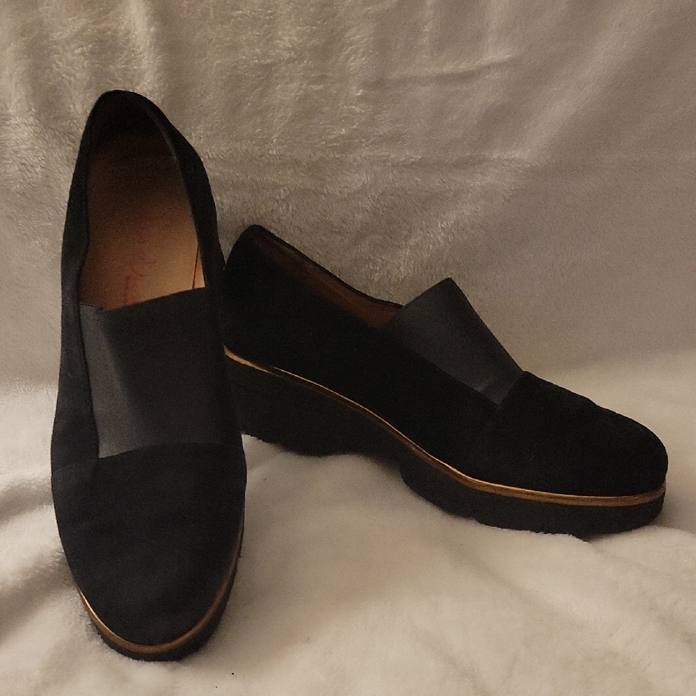Pas de Rouge Black Suede Loafers.